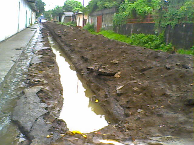 Enacal apoyó con el sanjeo